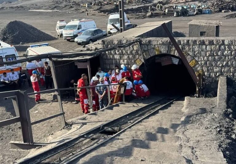۱۳ نفر همچنان در معدن محبوس هستند