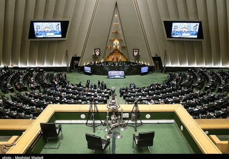 گزارش امروز مجلس|از بینظمی نمایندگان تا رسوب پول در بانکها