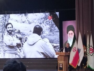 علی لاریجانی:برخی مدیران با ایجاد مشکل غمباد میگیرند/تجربه نشان داده یک دست بودن سازنده نیست/ بعضیها به اینکه کشور نیاز به توسعه دارد هم شک میکنند