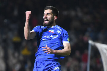 گلزن استقلال در دربی هتتریک کرد