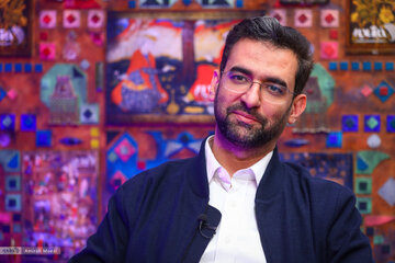 آرزوی متفاوت آذری جهرمی: سرعت شادی هاتون از 5G بیشتر باشه و پینگ غم هاتون همیشه بالا بمونه