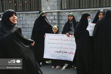 ادعای یک متحصن حجاب مقابل مجلس: فقط ۲۰ نفر بودیم