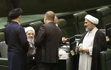 استعفای ۴۳ نماینده پایداری چی مجلس صحت دارد؟