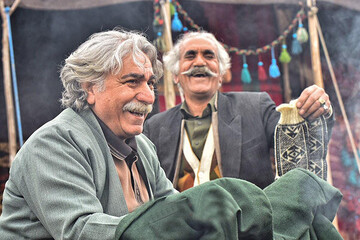 انتقاد سیروس میمنت از سعید آقاخانی در «نون.خ»