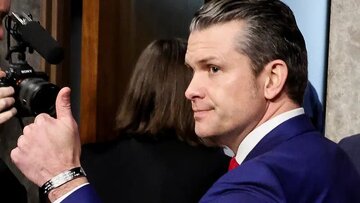 بحران جدید وزیر دفاع آمریکا؛ هگست همسرش را به جلسات محرمانه نظامی برده است