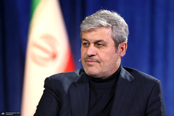 تاجگردون: آب و برق جزایر ایرانی را درست نکردیم و حالا با سوبسید میخواهیم مردم را به آنجا ببریم؟!/ روایتی از مکالمه شاه با رئیس سازمان برنامه بودجهاش