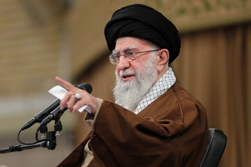 تذکر مهم رهبر انقلاب به قاریان قرآن درباره نوع پوشش و لباس / ماجرای شرط ایران برای قاریان در اوایل انقلاب