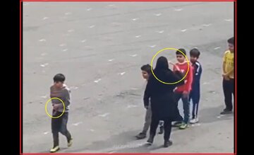 تنبیه بدنی دانشآموزان با شیلنگ/ عکس