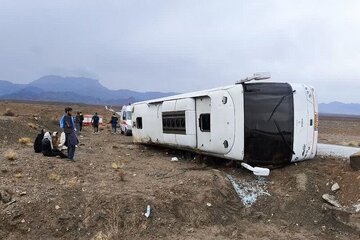 در واکنش به واژگونی اتوبوس کرمان مشهد؛ یک مسئول برکنار شد