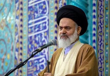 رئیس جامعه مدرسین حوزه علمیه قم: از دل همین فضای مجازی و امکانات موجود میتوان بهترینها را به دست آورد /والدین دیگر اشرافی بر بچههای خود ندارند