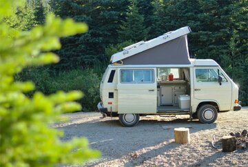 رواج سبک جدید گردشگری در کشور؛ چه خودروهایی را می‌توان به کمپر تبدیل کرد؟/ بیش از ۳ هزار خودروی کمپر در ایران وجود دارد