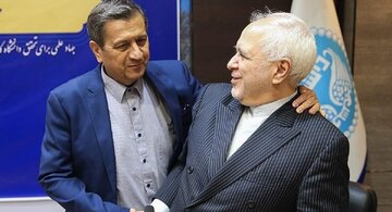 ظریف و همتی؛ دو قربانی در یک روز/ تندروها فشار برای استعفای پزشکیان را افزایش میدهند؟