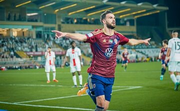 عکس | نمایش درخشان نوراللهی مقابل ۳ ملیپوش ایرانی