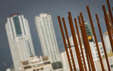 ماجرای دنبالهدار هتل پرحاشیه تهران/ دفاع عجیب معاون زاکانی از ساخت و ساز هتل بلند مرتبه در حریم گسلی