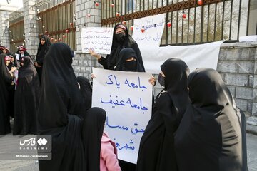 متحصن مدافع قانون حجاب: امشب خودم را می کشم/ پلیس: صورت خود را زخمی می کنی که گردن نیروی انتظامی بیندازی؟