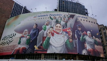 میدان ولیعصر(عج) تهران مزین به «دختران ایران؛ سربلندان جهان» شد