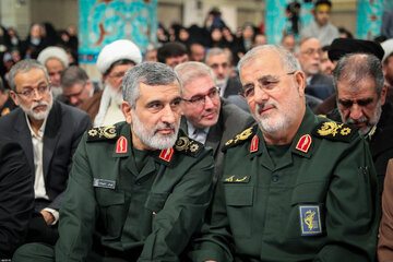 واکنش سردار حاجی زاده به تهدید بمباران ایران از سوی ترامپ/ آمریکا در اطراف ایران حداقل ۱۰ پایگاه دارد/ کسی که در اتاقک شیشه ای است سنگ پرانی نمی کند