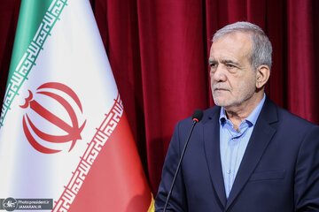 پزشکیان: عملکرد کسی که در رانندگی رفتار پرخطر دارد، می‌تواند قتل غیرعمد محسوب شود/ پویش «نه به تصادف» فراتر از جناح و گرایش‌های سیاسی دنبال شود