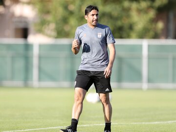 پشتم به مدیران بیلیاقت گرم نیست!/ آیندهای برای فوتبال ایران نمیبینم