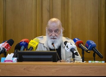 چمران: ده سال دیگر هم کمر ترافیک تهران شکسته نمیشود/ اتوبوسهای تهران را به شهر دیگر فروختند