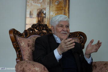 گوگوش با چادر مشکی به دفتر من آمد/ شجریان به من اجازه داد که ربنایش را از تلویزیون پخش کنم/ ۳۰ قسمت از «هزاردستان» علی حاتمی حذف شد