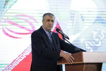 اسلامی: امروز وارد فاز سوم توسعه صنعت هستهای میشویم