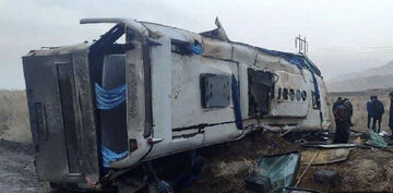 اعلام نتایج کارشناسی حادثه واژگونی اتوبوس در جاده کرمان به راور