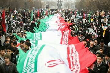 امضای بیانیه هشدارآمیز روشنفکران از مرز ۹۰۰ نفر گذشت/  بر شاخه نشستن و بن بریدن!