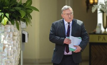 اولیانوف با محکوم کردن تهدیدهای ترامپ: تنها راه توافق با ایران، دیپلماسی است