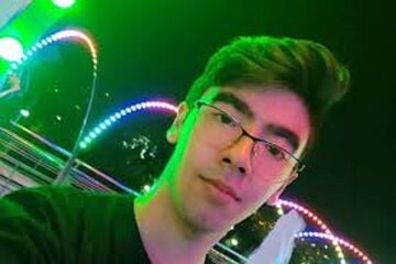 این نهال به یاد امیر محمد خالقی کاشته شد/ عکس