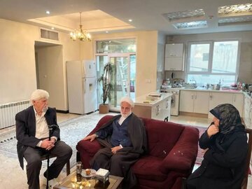 حضور حجتالاسلام والمسلمین محسنی اژهای در منزل «عنایتالله بخشی»