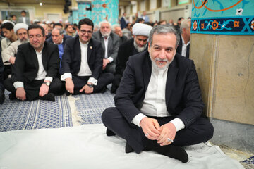 حمایت روزنامه اصولگرا از تیم مذاکرهکننده/ عراقچی هنوز به مذاکره نرفته؛ برخی میگویند کجا میروی؟