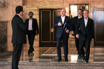 خبر خوش رئیس مجلس/ قالیباف: ارز واردات خودرو مجددا به ۳ میلیارد دلار افزایش پیدا کرد