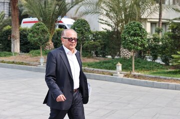 صدای تشویق نماینده‌های مخالف دولت هم برای پزشکیان بلند شد/ شرایط اقتصادی سخت برای مردم و خوشگذرانی برای مدیران قابل قبول نیست