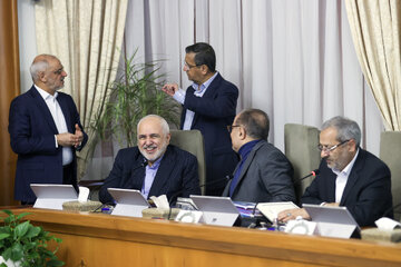 عراقچی از عارف جلو زد/ این پست معاون پزشکیان فقط ۴ لایک دارد/ مقایسه فعالیت توئیتری دولتمردان چهاردهم+جدول