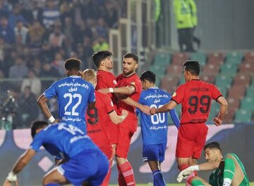 عکس| پسر رئیس جمهور خوشحال از برد تراکتور