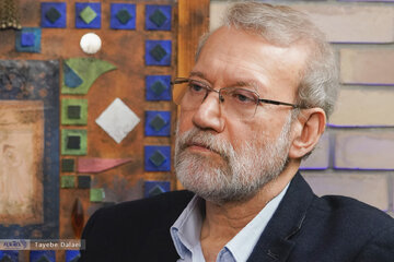 محتوای نامه ترامپ از زبان علی لاریجانی / ترامپ می گوید دنبال صلح است اما حرف از جنگ می زند