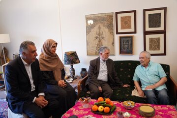 وزیر فرهنگ به منزل قباد شیوا رفت