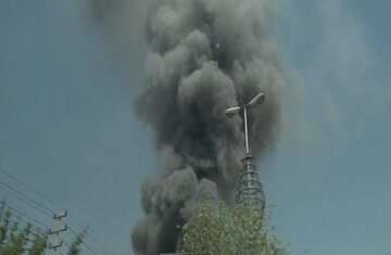 آتشسوزی در یکی از صنایع نظامی در شیراز/ دود غلیظ و سیاهی در آسمان دیده می شود/ اقدام خرابکارانه ناشی از عوامل نفوذی وابسته به اسرائیل بوده است