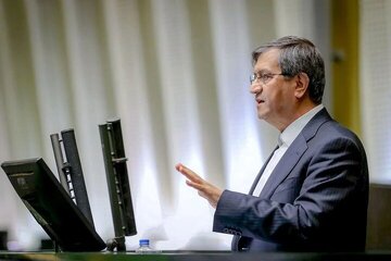 انتقاد روزنامه اصولگرا به شکایت مجلس از عبدالناصر همتی/ این شکایت پشت درهای بسته رسیدگی می‌شود و نتیجه‌اش تایید حرف‌های اوست