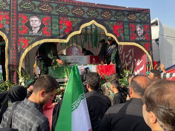 تصویری از آرامگاه خانودگی شهید محمد باقری/ پدر و مادر و دختر در یک مزار