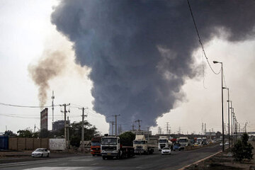 تصویری از دود در آسمان تبریز پس از حمله ظهر امروز اسرائیل به تبریز