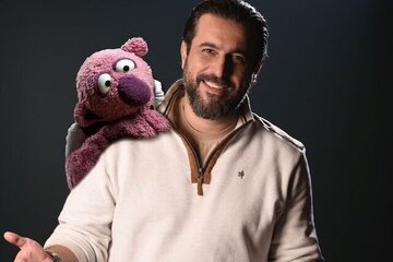 جناب خان هر شب پخش میشود