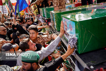 حضور وزیر ارشاد و معاون اهل تسنن پزشکیان در مراسم تشییع شهدای اقتدار