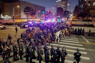 حکومت نظامی در لسآنجلس برنامههای هنری مرکز شهر را متوقف کرد