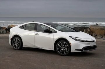 دلیل شنیدن صدای عجیب هنگام حرکت در دنده عقب با خودروی هیبریدی