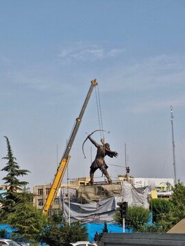 رونمایی از مجسمه ۱۶ متری میدان ونک