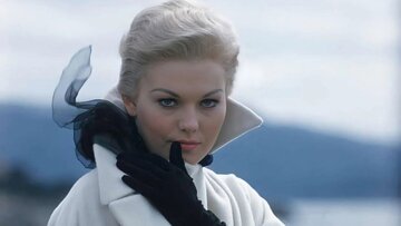 شیر طلا به یک شورشی اهدا شد