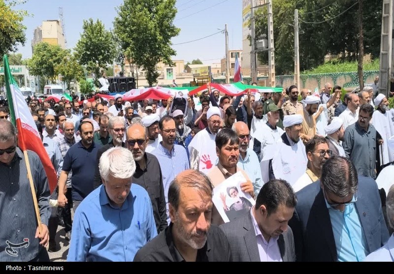 قیام نمازگزاران در محکومیت حمله اسرائیل/ فقط انتقام