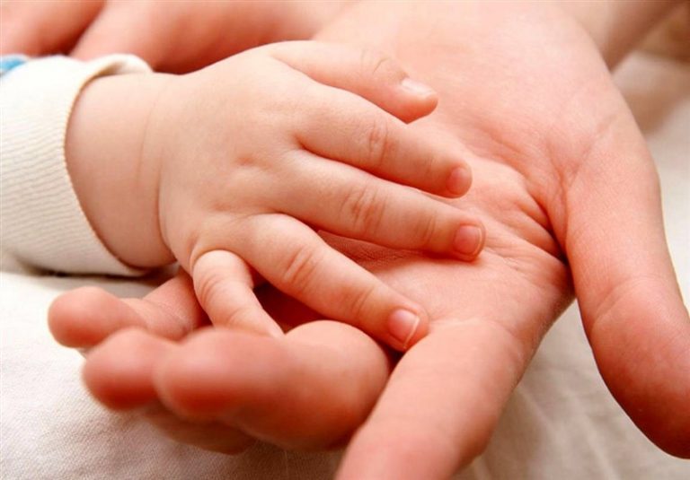 نحوه توضیح به کودکان درباره حملات/ چهجملاتی به کودک بگوییم؟